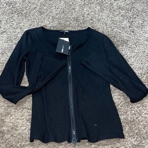 Woman’s ribbed top